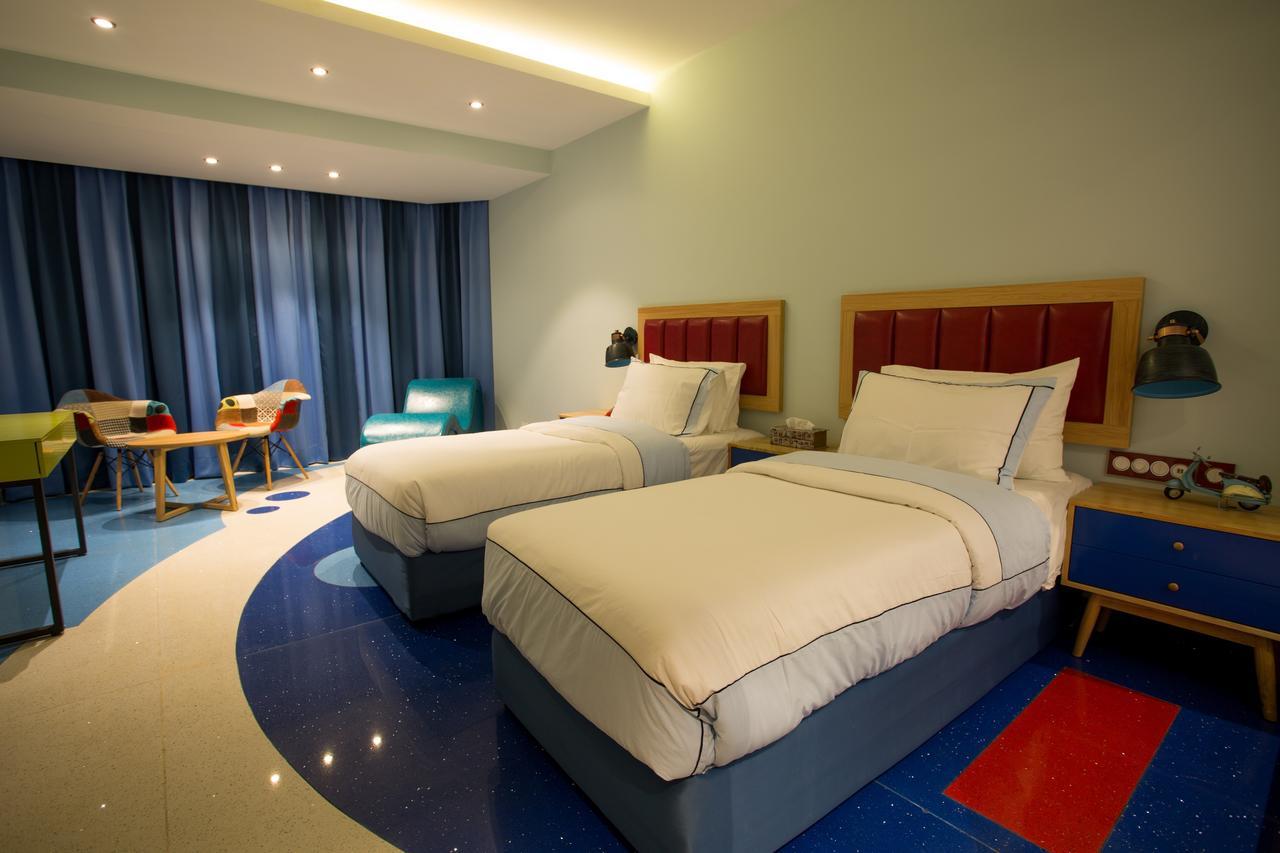 Hotel I Bell Bottoms
